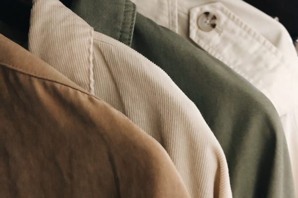Como Montar um Guarda-Roupa Cápsula Funcional Para a Mobilidade Urbana