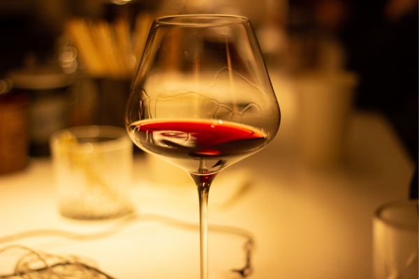 Tecidos Antivinho e Antissuor: Roupas Para Sobreviver a Eventos Longos com Estilo